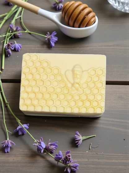 Golden Oats & Honey Goat’s Milk Soap Bar w Real Honey and Oats